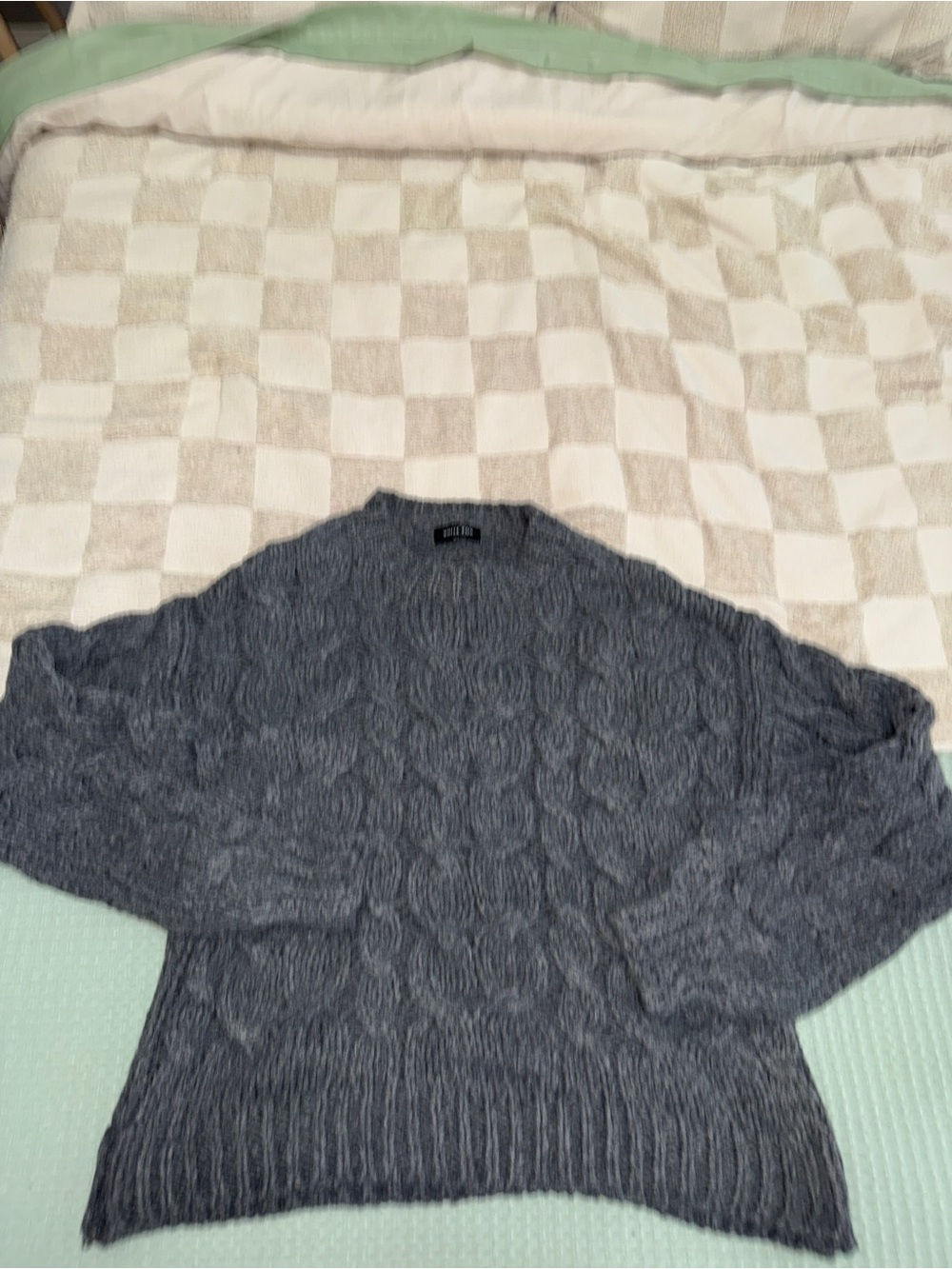 White Fox oversized cable knit sweater size M/L